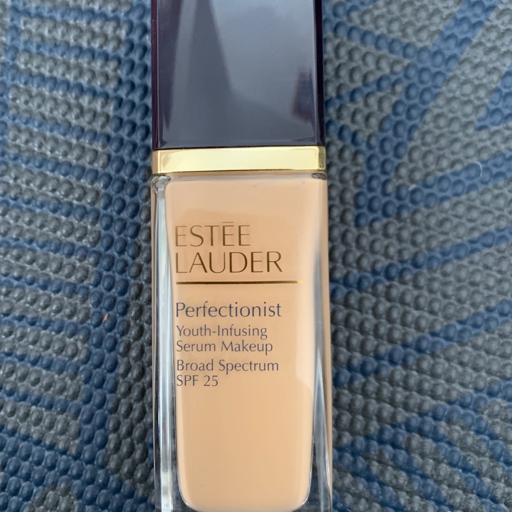 Estée Lauder Perfectionist Foundation